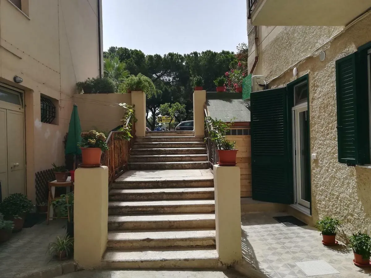 Guest House B&B Via Marina Ρέτζιο ντι Καλάμπρια Bed and Breakfast